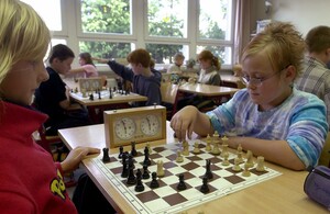An der Aktion "Partnerschulen der Schacholympiade" beteiligen sich rund 60.000 Schüler und Schülerinnen. Copyright: picture-alliance