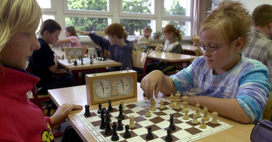 An der Aktion "Partnerschulen der Schacholympiade" beteiligen sich rund 60.000 Schüler und Schülerinnen. Copyright: picture-alliance