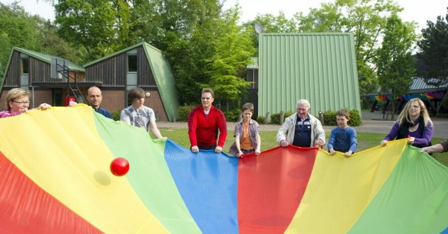 Beim Familiensporttag sind alle gemeinsam aktiv. Foto: LSB NRW, Andrea Bowinkelmann