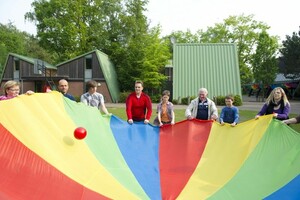 Beim Familiensporttag sind alle gemeinsam aktiv. Foto: LSB NRW, Andrea Bowinkelmann