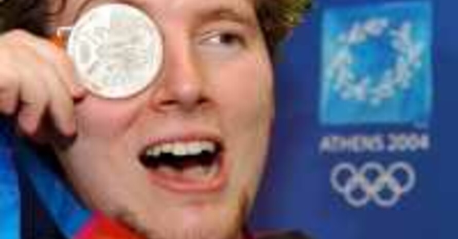 Foto: Christian Lusch mit Silbermedaille. Copyright dpa/picture-alliance