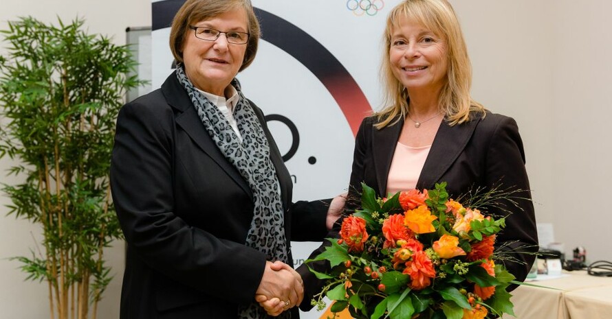 Ilse Ridder-Melchers gratuliert Petra Tzschoppe zur Wahl. Foto: Anja Schnabel