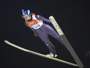 2014 wurde in Sotschi erstmals ein Skisprungwettbewerb der Frauen bei Olympischen Spielen durchgeführt. Foto: picture-alliance