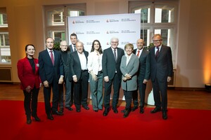Bundespräsident Steinmeier mit den Mitgliuedern der Hall of Fame des deutschen Sports; Foto: Deutsche Sorthilfe/picture-alliance
