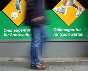 Das Internationale Olympische Komitee (IOC) nimmt Anbieter illegaler Sportwetten stärker ins Visier. Foto: picture-alliance