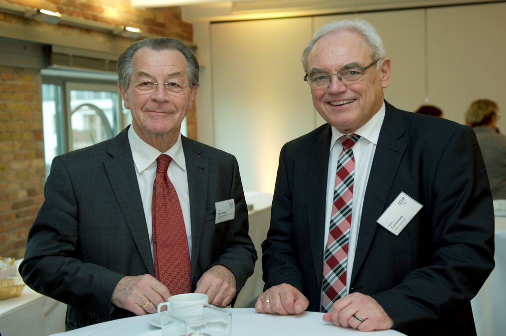 Franz Müntefering (MdB a.D.) und Walter Schneeloch (DOSB Vizepräsident), (Foto: ©E. Thonfeld) Franz Müntefering (MdB a.D.) und Walter Schneeloch (DOSB Vizepräsident), (Foto: ©E. Thonfeld)