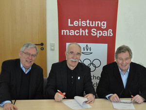 DOG-Vizepräsident Peter von Löbbecke, DOG-Präsident Harald Denecken und stellvertretender Vorstandsvorsitzender der Deutschen Schulsportstiftung Karl Weinmann