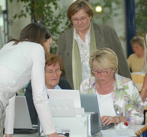 Verfassten gemeinsam die Resolution: (v.li.) Jutta Kopper, Ilse Ridder-Melchers, Mona Küppers, Foto: Andrea Bowinkelmann