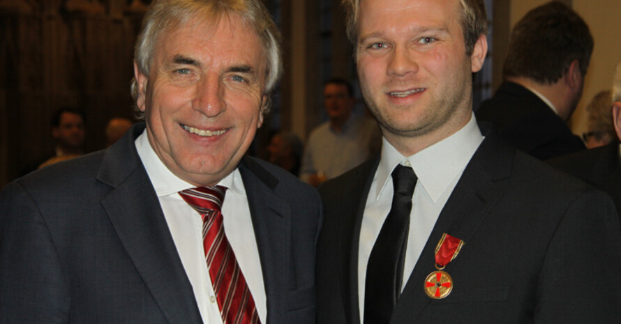 Benny Folkmann (r.) mit Kölns Oberbürgermeister Jürgen Roters. Foto: Fußball-Verband Mittelrhein
