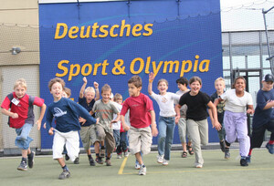 Kinder toben auf dem Dach des Museums. Foto: Deutsches Sport & Olympia Museum