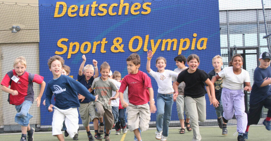 Kinder toben auf dem Dach des Museums. Foto: Deutsches Sport & Olympia Museum