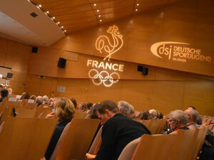 Trotz der Anschläge trafen sich Vertreterinnen und Vertreter der deutschen und französischen Sportverbände in Paris. Foto: CNOSF
