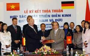 Unterzeichnung in Hanoi: Das Leichtathletik-Langzeitprojekt ist vereinbarte Sache: Foto: Vietnam Athletics Federation