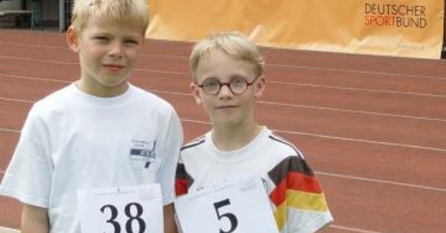 Zwei Kinder haben das Schülersportabzeichen erworben (Bild: DSB-Archiv)