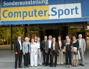 Der Präsidialausschuss Breitensport/Sportentwicklung traf sich zur Jahresklausur Ende Juni in Paderborn, wo man die Gelegenheit zum Besuch der Ausstellung "Computer und Sport" im Nixdorf-Museum nutzte. Foto: privat