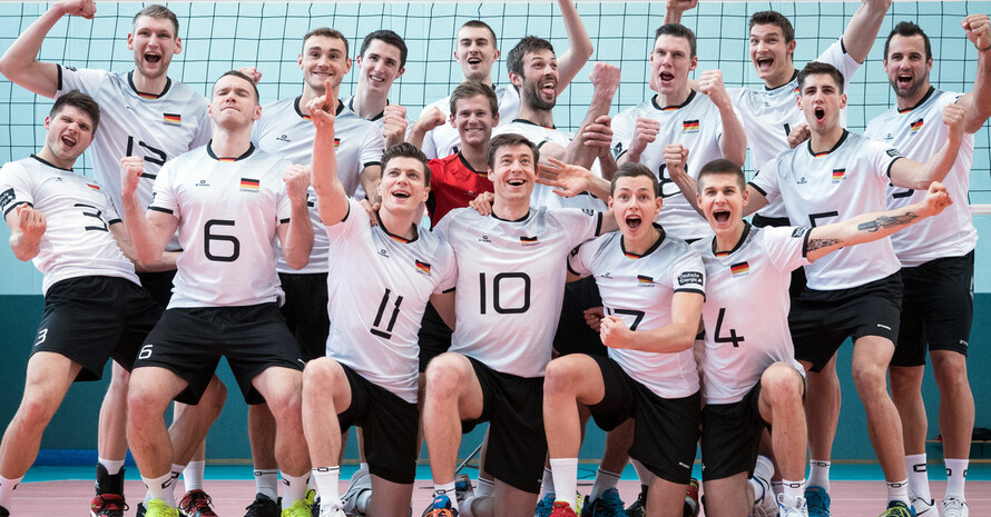 Die Männer der Volleyball-Nationalmannschaft bei einem Fototermin. Foto: picture-alliance