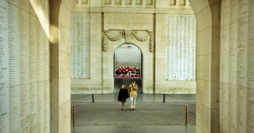 Am Menentor, dem Denkmal für die Gefallenen des Ersten Weltkriegs, legte DOSB-Präsident Thomas Bach gemeinam mit den NOK-Präsidenten Großbritanniens, Belgiens und Frankreichs einen Kranz nieder. Foto: picture-alliance