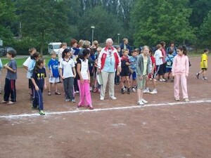 Die Kinder sind in Bochum für das Sportabzeichen aktiv