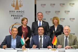 Die Repräsentanten von JOC, GIZ und DOSB unterzeichnen in Prag die Projektpartnerschaft. Foto: ANOC