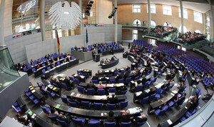 Der Deutsche Bundestag will das Ehrenamt stärken. Copyright: picture-alliance