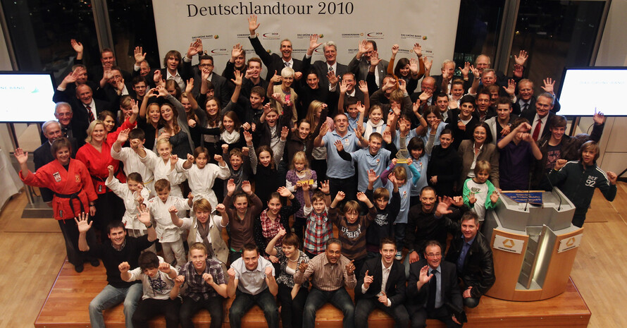 Sechsmal wurde beim großen Finale der Deutschlandtour das "Grüne Band für vorbildliche Talentförderung" verliehen. Copyright: Getty Images