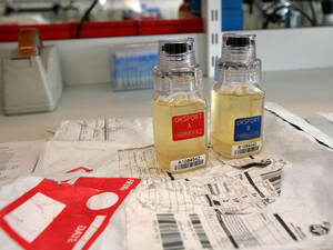 Was passiert mit einer Dopingprobe im Labor, das ist eine der Fragen, der sich der Antidopingtag widmet. Foto: picture-alliance
