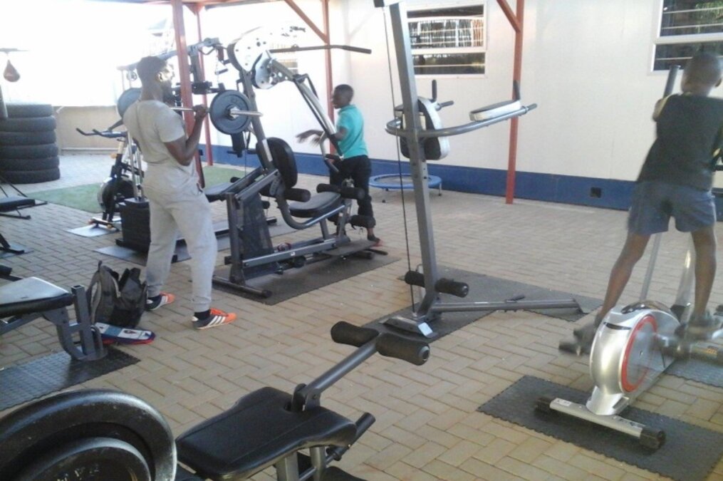 Jugendliche trainieren an unterschiedlichen Geräten. Foto: DOSB/Albin Jugendliche trainieren an unterschiedlichen Geräten. Foto: DOSB/Albin