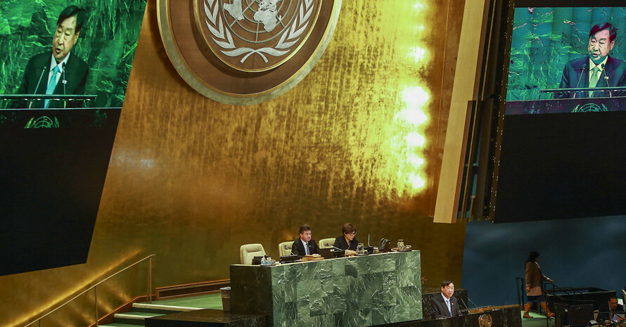 Der Präsident des OK PyeongChang 2018, Lee Hee-beom, spricht vor der UN in New York. Foto: picture-alliance
