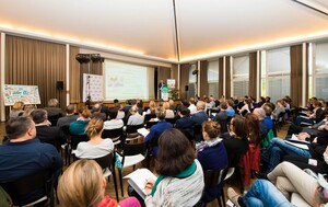 160 Teilnehmerinnen und Teilnehmer der Fachkonferenz intersessierten sich für das Thema "Organisierter Sport und Ganztag". Foto: LSBNRW/Andrea Bowinkelmann