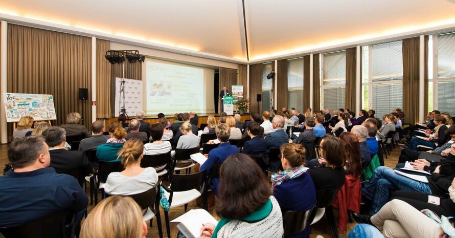 160 Teilnehmerinnen und Teilnehmer der Fachkonferenz intersessierten sich für das Thema "Organisierter Sport und Ganztag". Foto: LSBNRW/Andrea Bowinkelmann