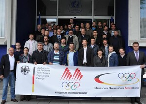 Die mazedonischen Trainer stellte sich mit ihrem Seminarleiter Schmidtbleicher (re.) zum Gruppenbild. Foto: Auswärtiges Amt