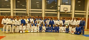 Gruppenbild mir Brasilianern: Etwa 100 junge Judoka nahmen am Gemeinschaftstraining an der Eliteschule des Sports Kaiserslautern, Heinrich-Heine-Gymnasium, teil. © Eliteschule des Sports Kaiserslautern, HHG