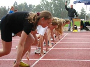 Schülerinnen beim Sprint-Start (Alle Fotos: LSB Mecklenburg-Vorpommern).