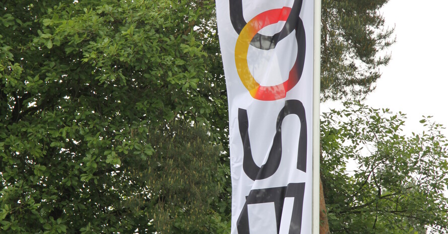 Die DOSB-Fahne wird auch beim Fachforum Bildung in Potsdam gehisst. Foto: DOSB