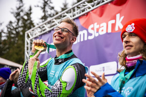 Ski Alpinist und Goldmedaillengewinner Philipp Kühnst aus Thüringen bei der Siegerehrung/ Foto: 
SOD / Sarah Rauch