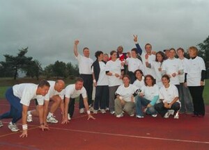 Das Ärzteteam der Sportklinik Pforzheim, angefeuert vom Praxisteam! Von links: Dr. Rainer Siebold, Prof. Bernhard Rieser, Dr. Andree Ellermann (Alle Fotos: ratiopharm).