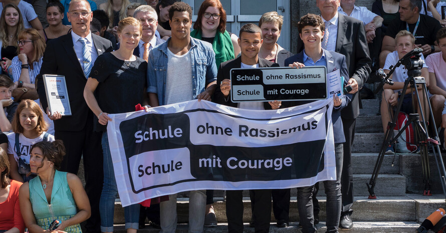 Die Schüler der Poelchau-Schule sind stolz auf die Auszeichnung "Schule ohne Rassismus - Schule mit Courage".