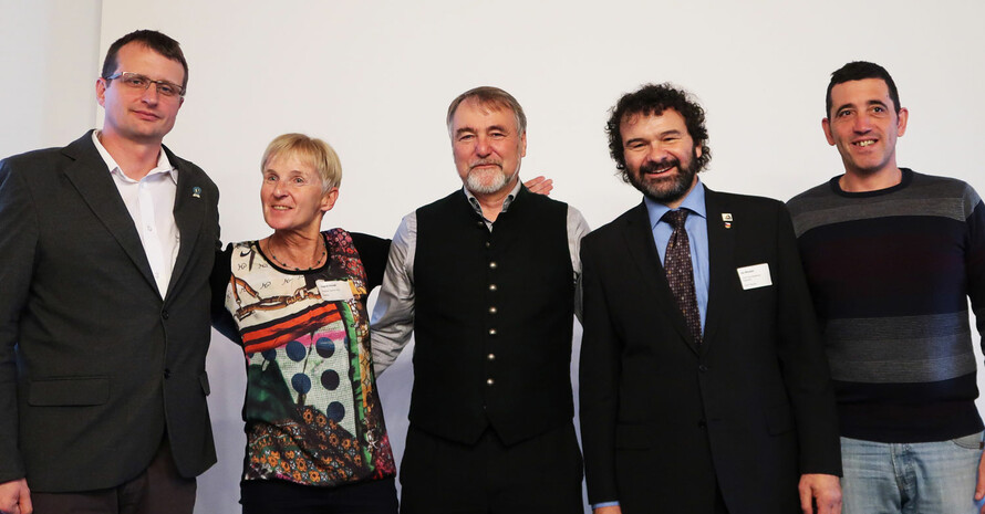Das neugewählte DAV-Präsidium mit Bojan Rotovnik, Dr. Ingrid Hayek, Roland Stierle, Jan Bloudek und Juan Jesús Ibanez Martín (v.l.). Foto: DAV