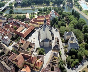 Die ungarische Stadt Györ mit ihrer schönen Basilika richtet das diesjährigen European Youth Olympic Festival aus. Foto: EYOF Györ 2017