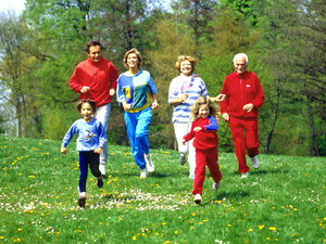 Zusammenhalt und Solidarität der Generationen stehen im Mittelpunkt des Jahrs für Aktives Altern. Foto: picture-alliance