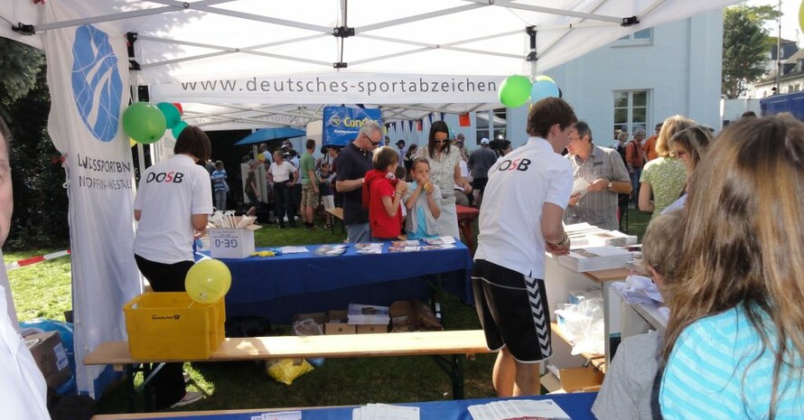DOSB und LSB NRW informierten an vielen Ständen über die Sportangebote in den Vereinen. Foto: DOSB