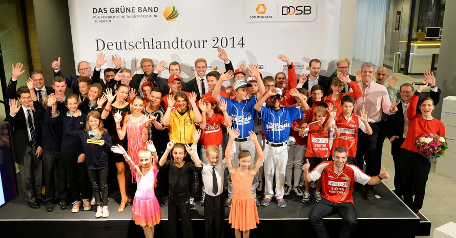 Die fünf ausgezeichneten Vereine der Preisverleihung in Stuttgart. Alle Bilder: Picture Alliance