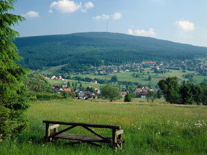 Die Erlebnisregion Ochsenkopf mit Blick auf Bischofsgrün. COpyright: picture-alliance