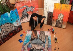 Die Künstlerin Kerstin Maya Mattes in ihrem Atelier, Foto: Art Mattes