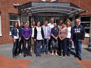 Projektverantwortliche und Vereinsvorsitzende der Siegervereine bei ihrem Treffen in Kiel. Foto: Aral und dein Verein