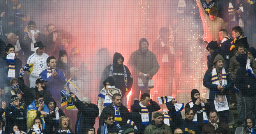 Gewalt udn Rassismus im Fußball sind die Themen in Dresden und Rostock. Copyright: picture-alliance