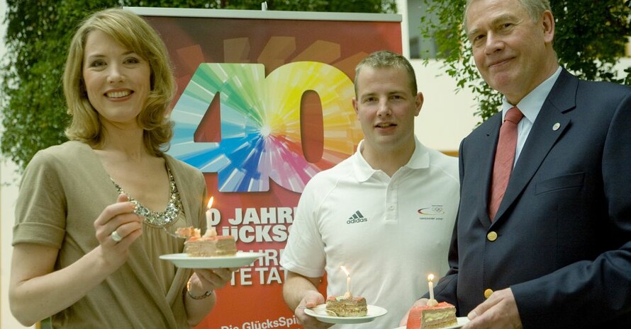 40 Jahre GlücksSpirale (v.li.): Franziska Reichenbacher, Bob-Olympiasieger André Lange und Wolfgang Angenendt, Foto: GlücksSpirale