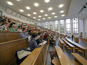 An der Julian-Maximilians-Universität gibt es Vorlesungen zum Thema Sport in der Gewaltprävention. Copyright: picture-alliance