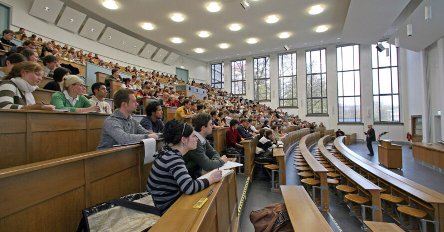 An der Julian-Maximilians-Universität gibt es Vorlesungen zum Thema Sport in der Gewaltprävention. Copyright: picture-alliance