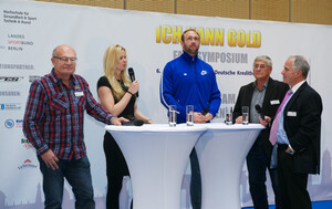Jochen Zinner interviewt Robert Harting, Britta Steffen und deren Trainer Warnatzsch und Goldmann zum Thema "Duale Karriere". Foto: privat
